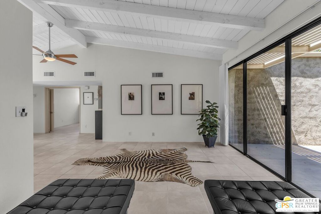858 N Calle De Mimosas