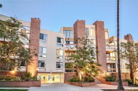 Photo of 750 S Bundy Drive #108, Los Angeles, CA 90049 (MLS # SR26079291)