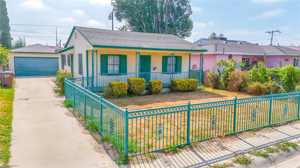 Welcome to 1208 S White Ave, Compton, CA! This 2-bedroom, 2-bathroom single-family home is a fantastic opportunity for a buyer looking to personalize their space and bring their vision to life. With solid bones and a great layout, the home features hardwood floors throughout, an open living and dining area just off the kitchen, and central A/C for added comfort. The property includes a detached 2-car garage with laundry hookups and a bonus room that offers flexible use—ideal for a home office, gym, or guest space. The long driveway provides ample parking. With a little TLC, this home can truly shine. Don’t miss your chance to create something special in this well-located neighborhood close the several freeways for easy access around town.