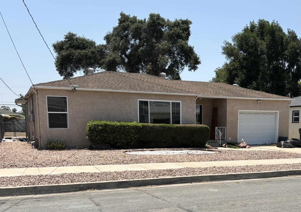 This is a 3 Bedroom home, 2.5 baths, includes refrigerator and microwave. Large back yard. 1 Car garage. Convenient location minutes from shopping, and close to 805 and 5 FWY.