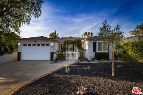 Photo of 12153 MAXWELLTON Road, Studio City, CA 91604 (MLS # 26839353)