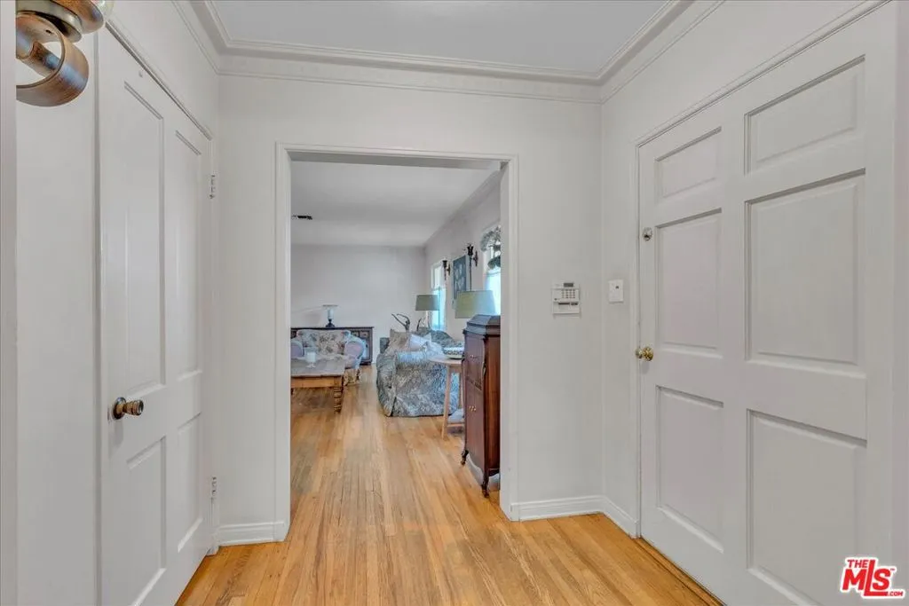 Sherman Oaks, California 91403, United States, 4 Bedrooms Bedrooms, ,2 BathroomsBathrooms,Residential,Active,230019