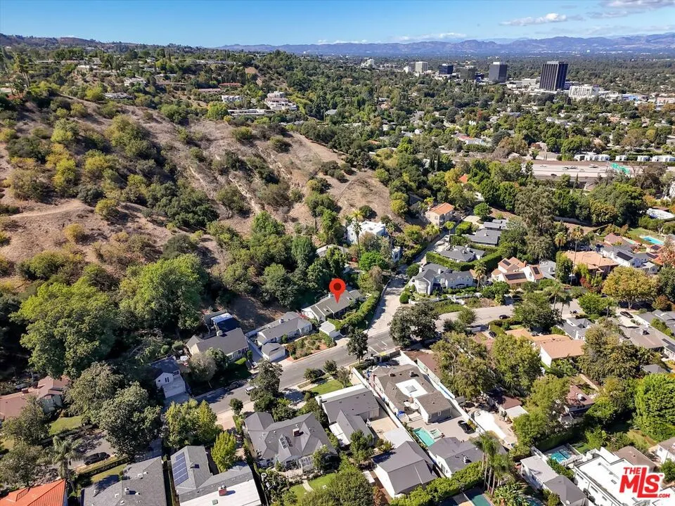 Sherman Oaks, California 91403, United States, 4 Bedrooms Bedrooms, ,2 BathroomsBathrooms,Residential,Active,230019