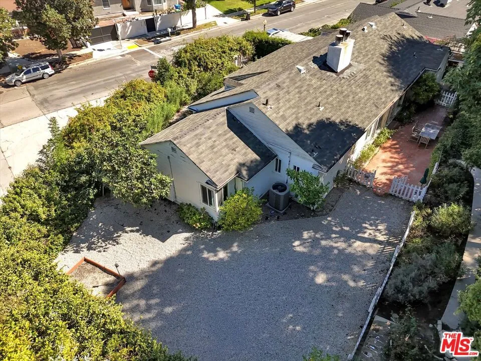 Sherman Oaks, California 91403, United States, 4 Bedrooms Bedrooms, ,2 BathroomsBathrooms,Residential,Active,230019