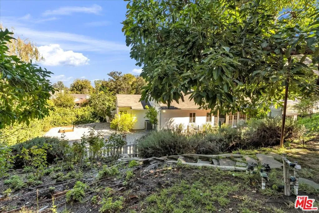 Sherman Oaks, California 91403, United States, 4 Bedrooms Bedrooms, ,2 BathroomsBathrooms,Residential,Active,230019