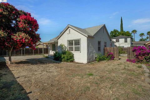 Photo of 504 Roselawn Ave AVE, Modesto, CA 95351 (MLS # 41141487)