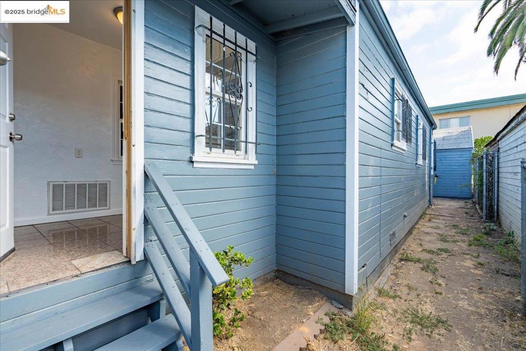 EAST OAKLAND - Residential Income