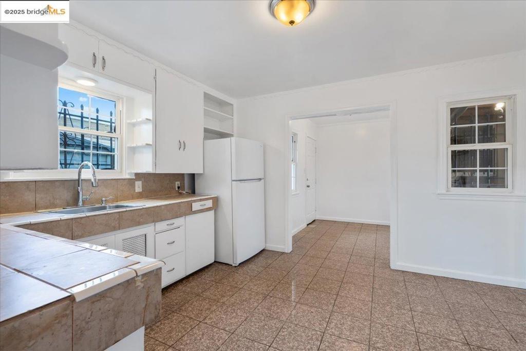 EAST OAKLAND - Residential Income