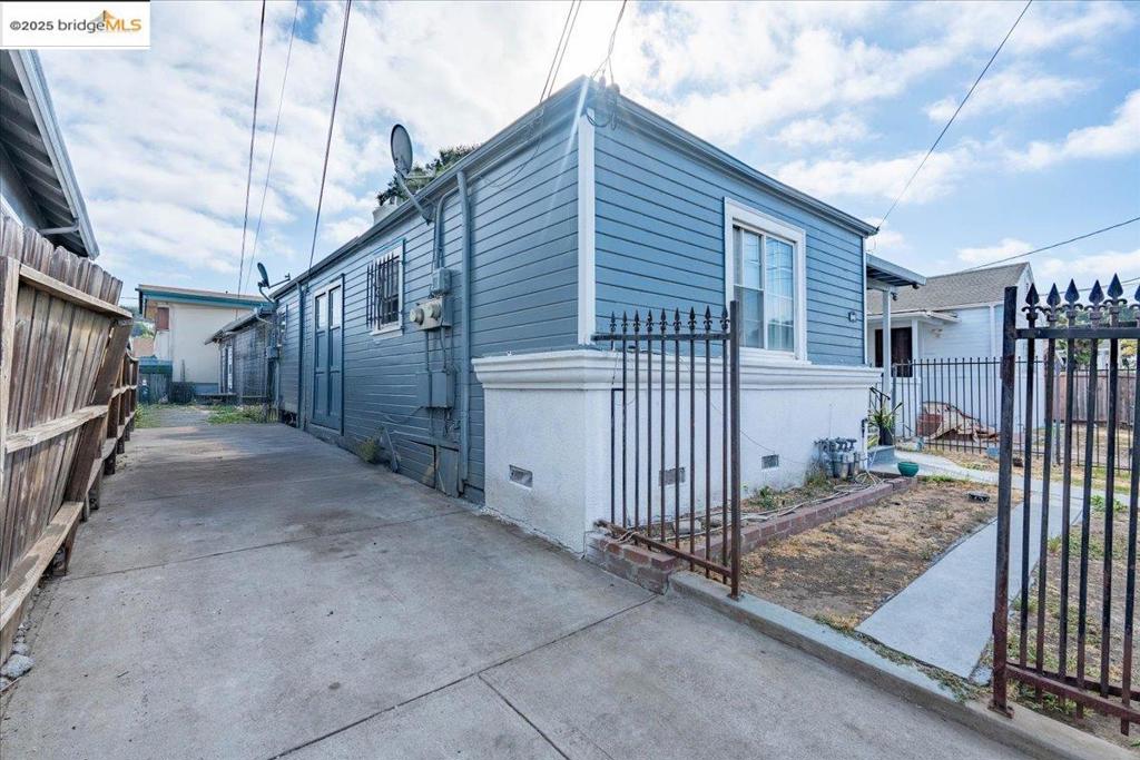 EAST OAKLAND - Residential Income