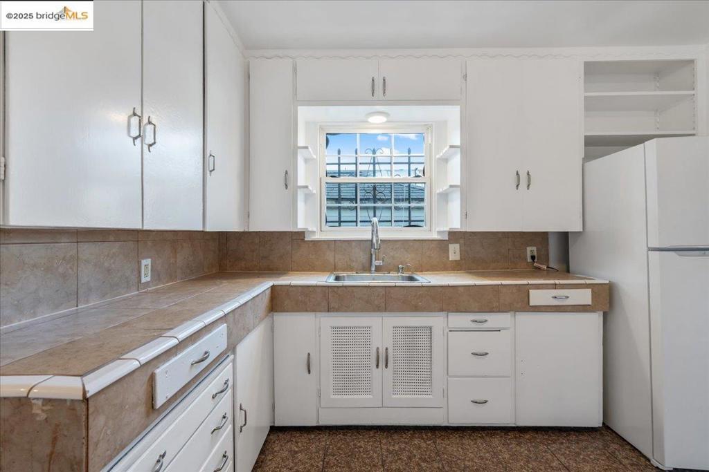 EAST OAKLAND - Residential Income