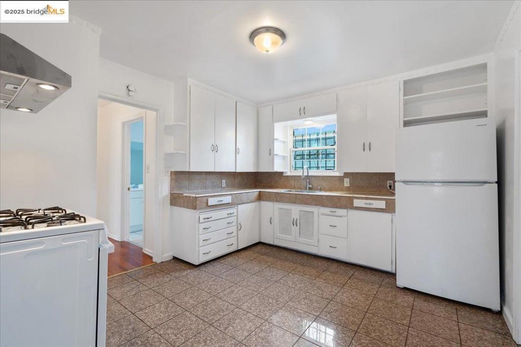 EAST OAKLAND - Residential Income