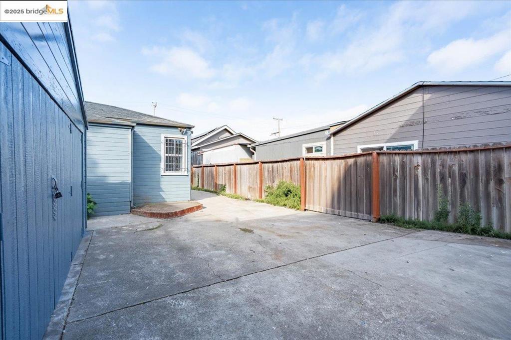 EAST OAKLAND - Residential Income
