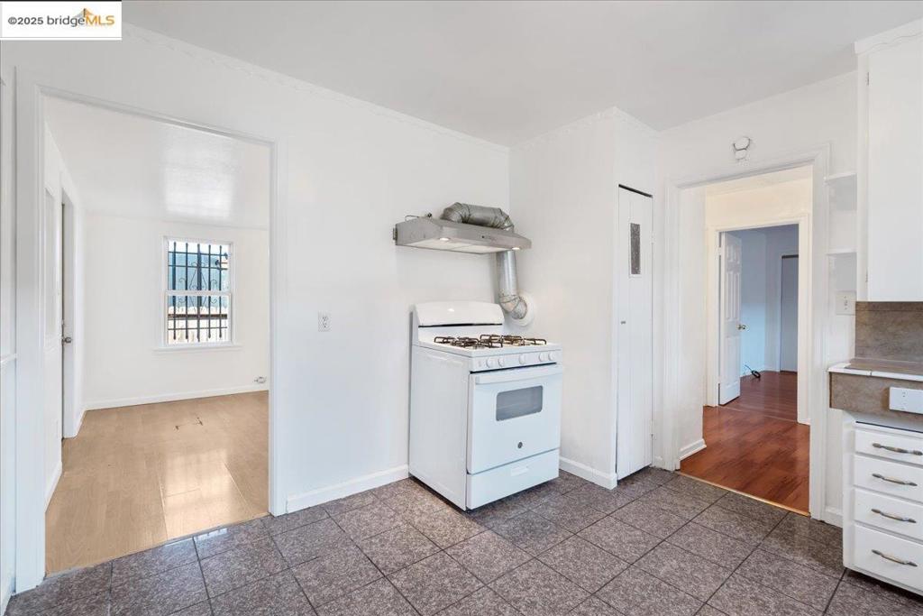 EAST OAKLAND - Residential Income