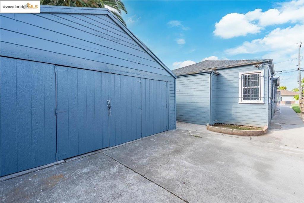 EAST OAKLAND - Residential Income