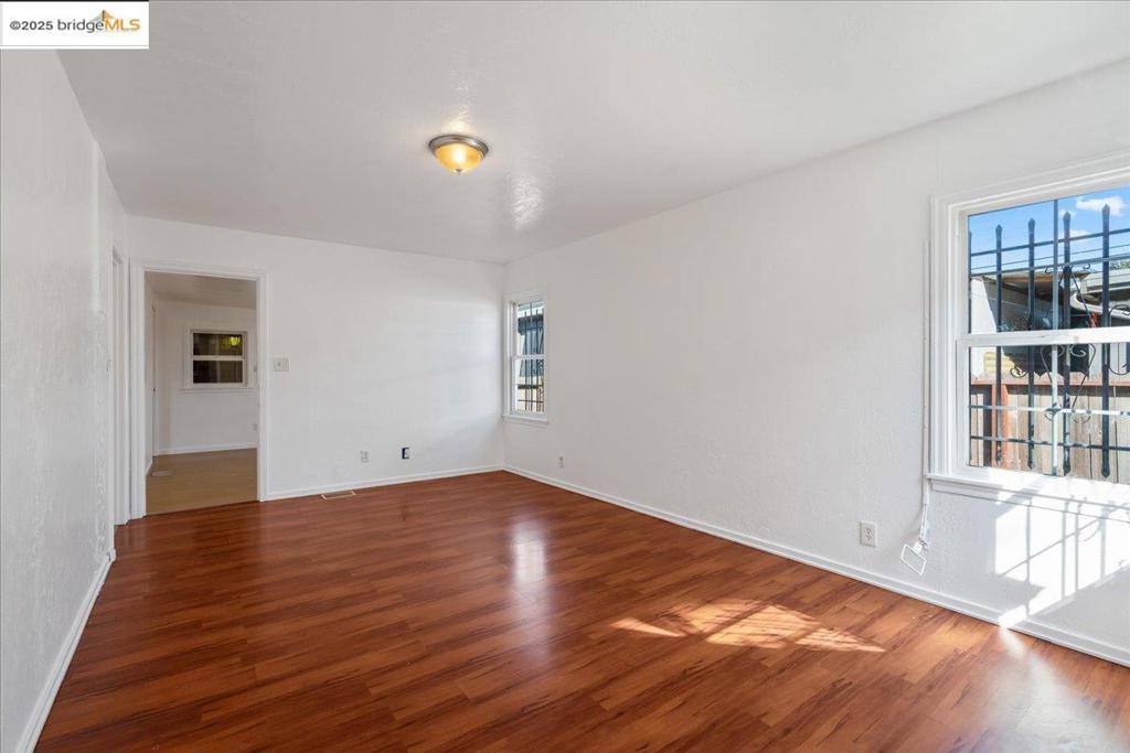 EAST OAKLAND - Residential Income