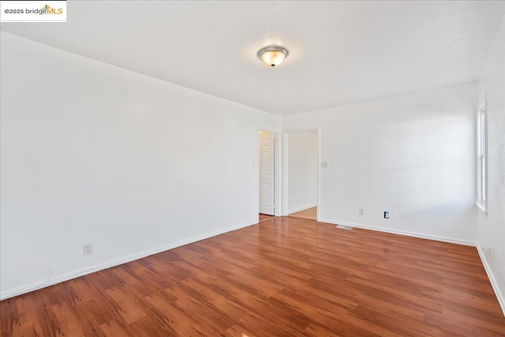 EAST OAKLAND - Residential Income