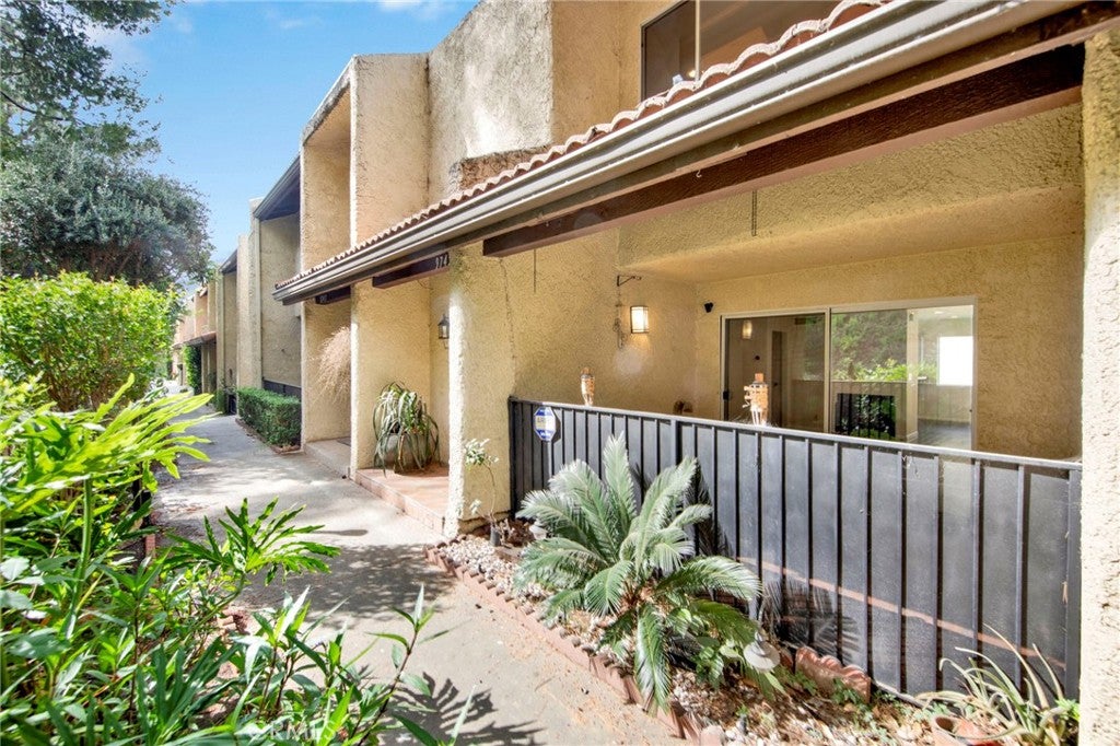9745 Via Roma, Burbank CA 91504