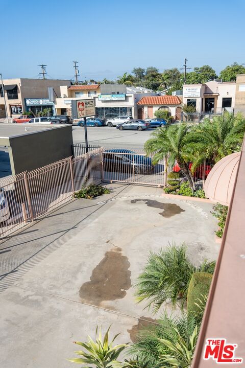 3527 W Beverly Boulevard