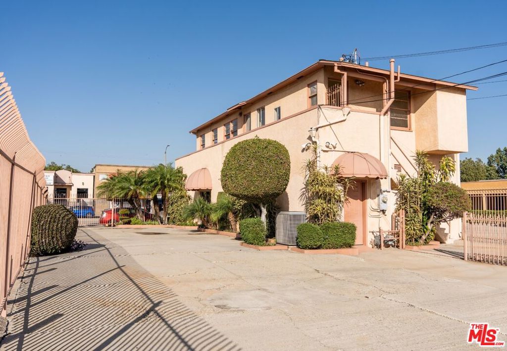 3527 W Beverly Boulevard