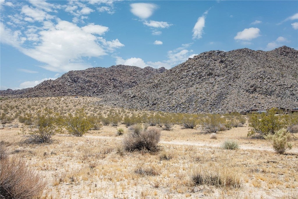 62576 Cottonwood Drive