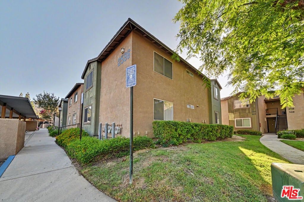 2596 Avenida Del Vista G104