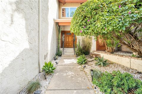Photo of 4208 Morro Dr, Woodland Hills, CA 91364 (MLS # SR26087874)
