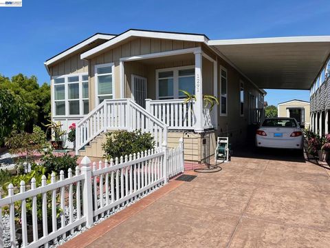 Photo of 1291 Sussex Way Way, Hayward, CA 94544 (MLS # 41133239)