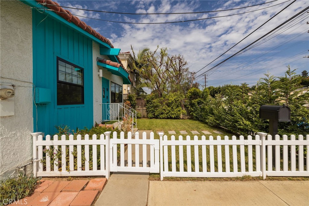 207 S Aviation Boulevard