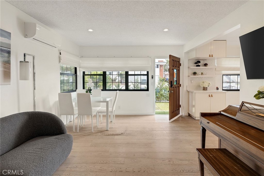 207 S Aviation Boulevard