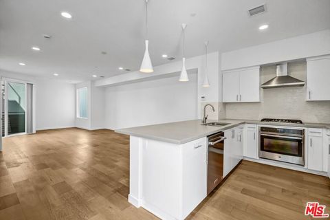 Photo of 1240 Gordon Street, Los Angeles, CA 90038 (MLS # 26720393)
