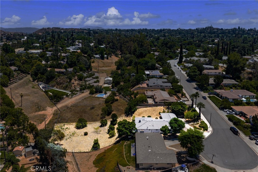 1517 Pamela Crest