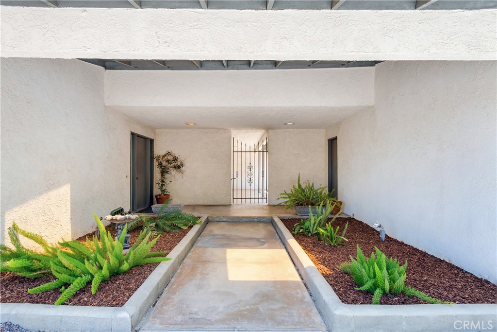 1517 Pamela Crest