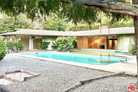 Photo of 7230 Outpost Cove Drive, Los Angeles, CA 90068 (MLS # 25598305)