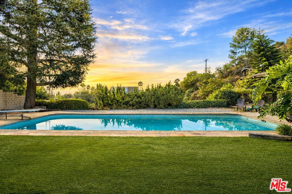 7230 Outpost Cove Drive, Los Angeles CA 90068