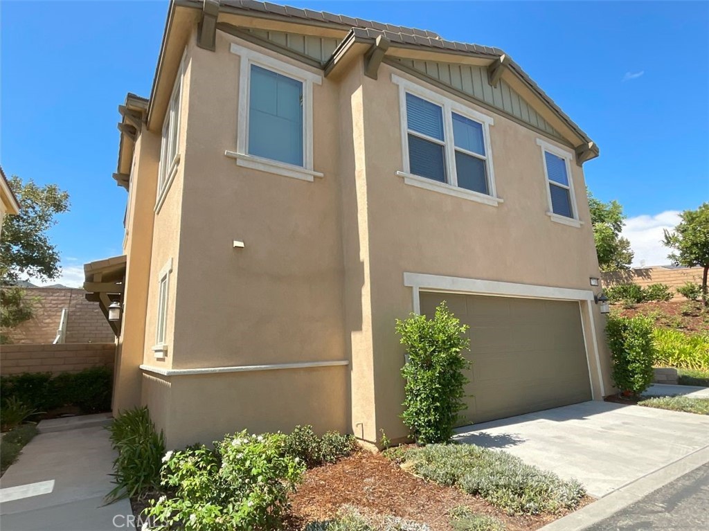 Amazing Home!!! Open floor plan and plenty of windows for natural lighting for kitchen & family room. Kitchen offers island with breakfast bar and plenty of room for your prep work, nook area, stainless steel appliances, includes refrigerator , family room adjacent with plenty of wall space for your large TV! Features 3 spacious bedrooms, 2 bathrooms & guest bathroom down stairs, separate laundry room with washer/dryer and linin closet. Home built in 2021 and comes with all the Energy Efficiencies such as solar panels, tankless water heater, and efficient HVAC system. Two car garage and two additional spaces to park. Back yard has artificial grass!