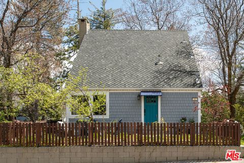 Photo of 419 Hemlock Drive, Lake Arrowhead, CA 92352 (MLS # 26688947)