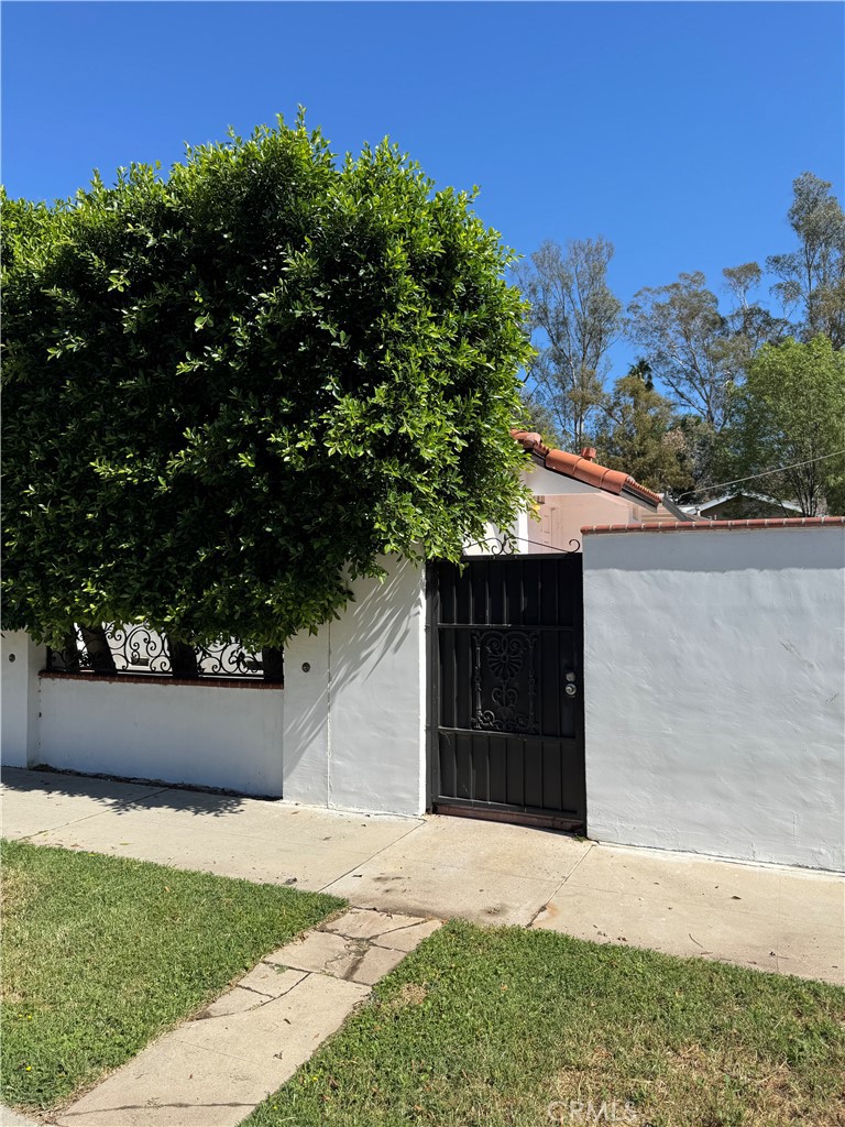 5230 Seville Avenue