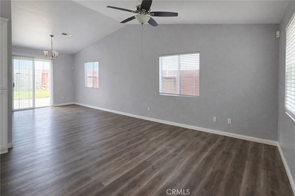 7507 Cross Glade