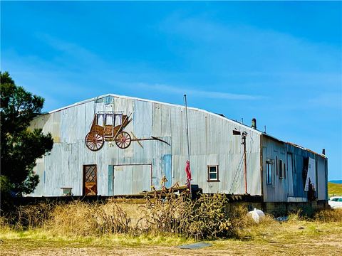 Photo of 49357 W. Avenue D, Lake Hughes, CA 93536 (MLS # SR25279210)