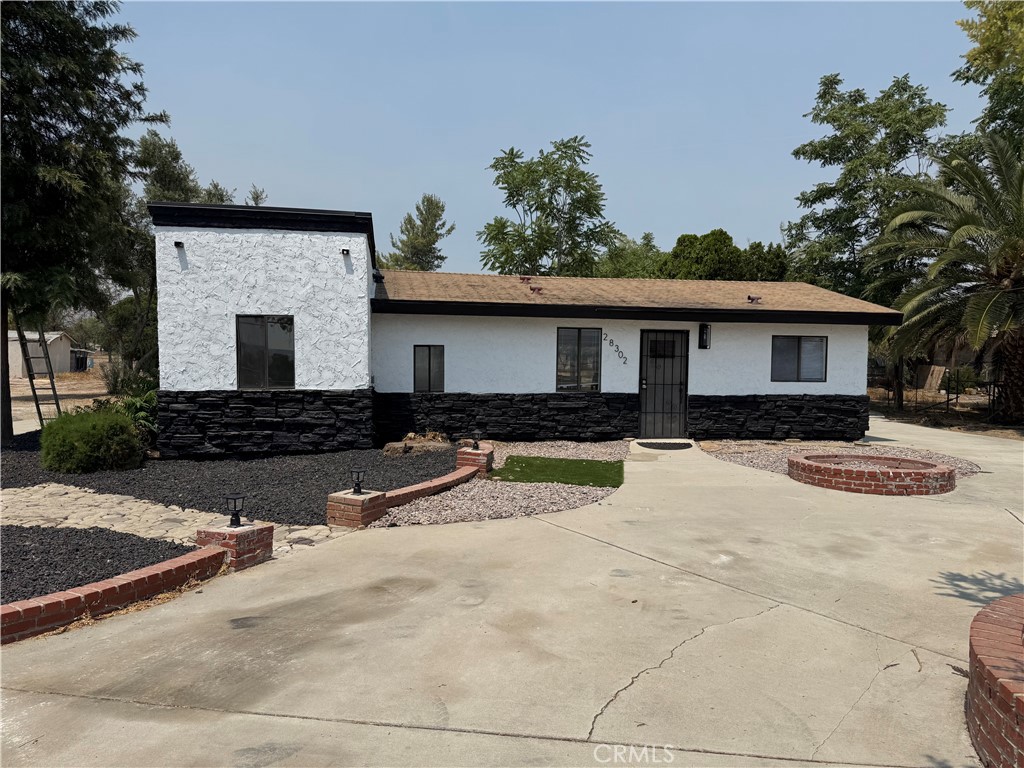 Super cute 2 bedroom with new paint inside and out. New appliances and month to month with furnishings or non furnished. Includes all utilities and cable in the monthly rent. Lots of room in both front and back of this property.