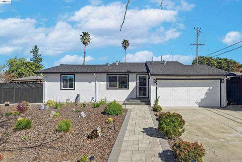 Photo of 2498 Peachtree Ln Ln, San Jose, CA 95128 (MLS # 41125609)