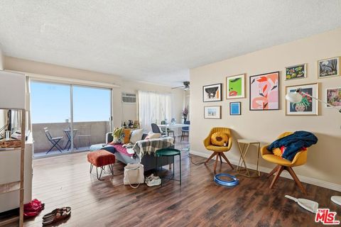 Photo of 1475 S Wooster Street, Los Angeles, CA 90035 (MLS # 26646653)