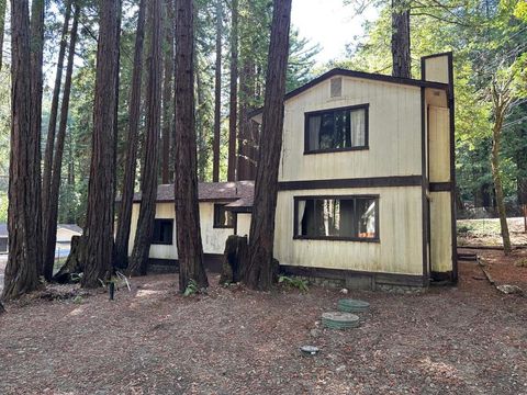 Photo of 11 Wurr Road, Loma Mar, CA 94021 (MLS # ML82024232) Photo of 11 Wurr Road, Loma Mar, CA 94021 (MLS # ML82024232)