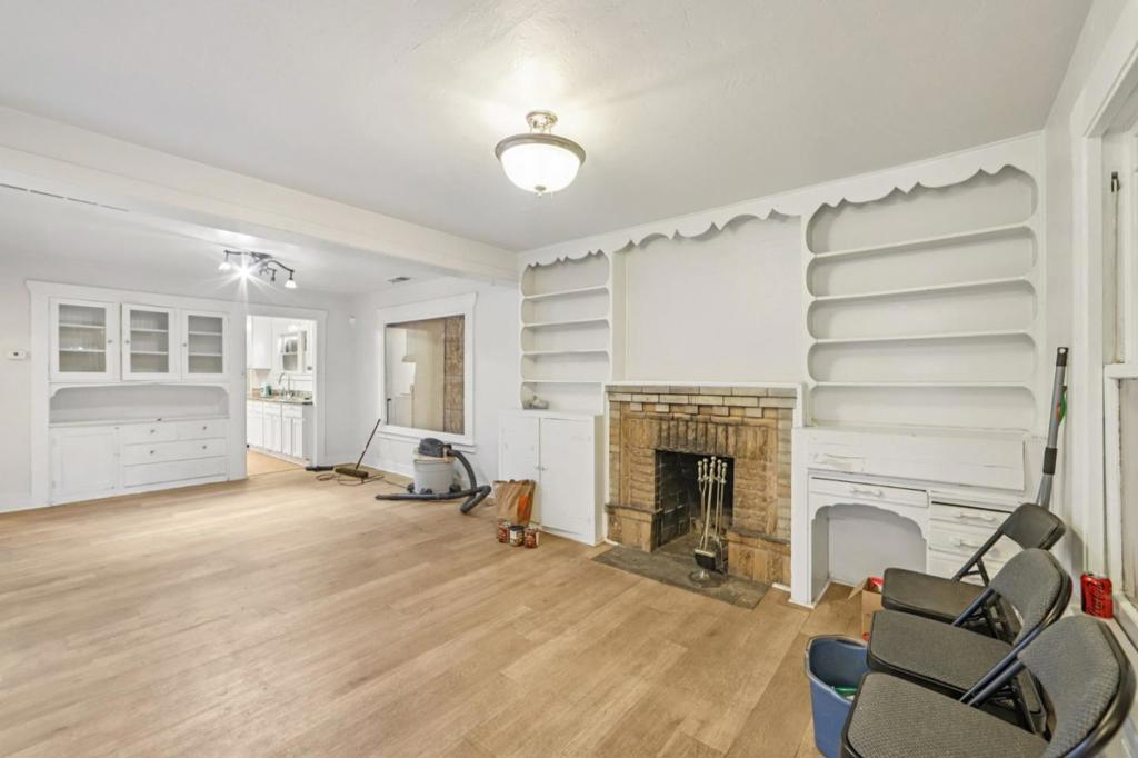 5826 Avenal Avenue, Oakland CA 94605