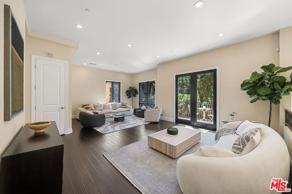 6477 Deep Dell Pl