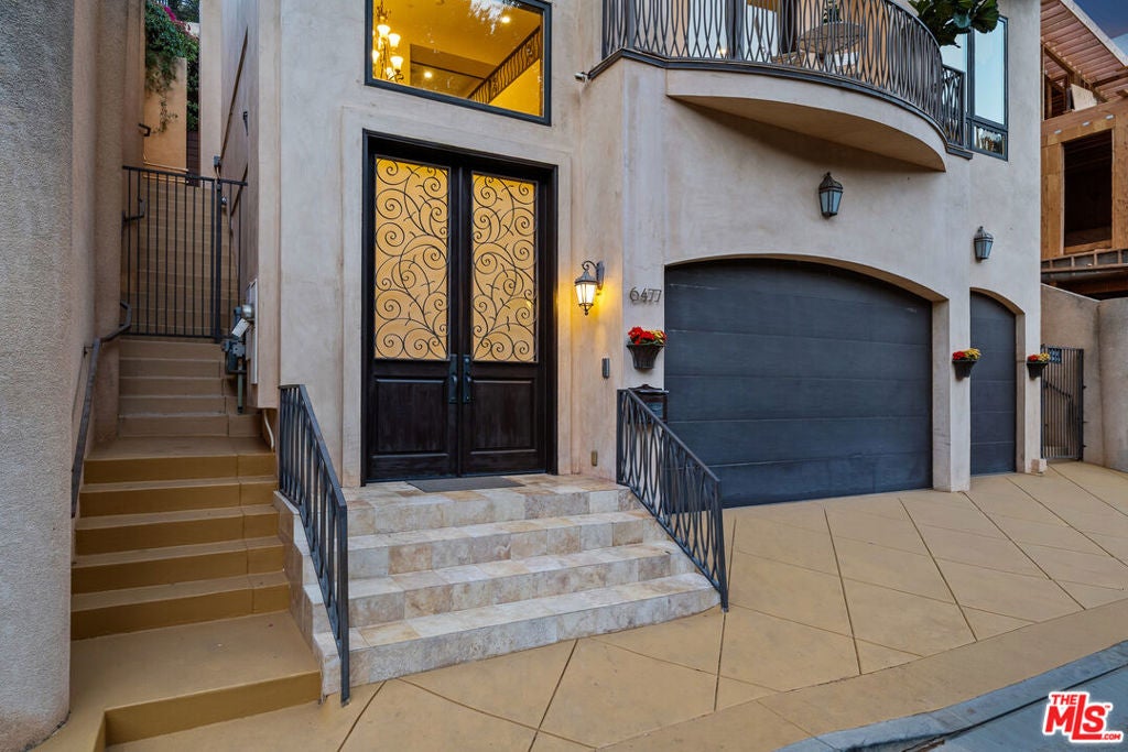 6477 Deep Dell Pl Pl, Los Angeles CA 90068