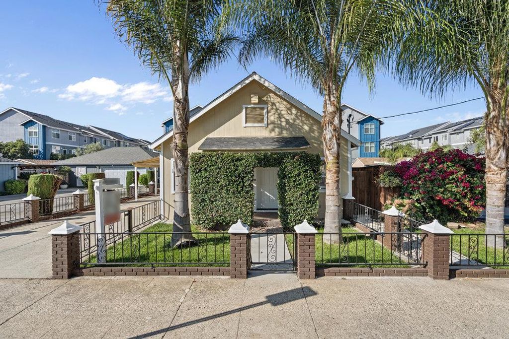 Photo of 7621 Forest Street, Gilroy, CA 95020 (MLS # ML82025440)