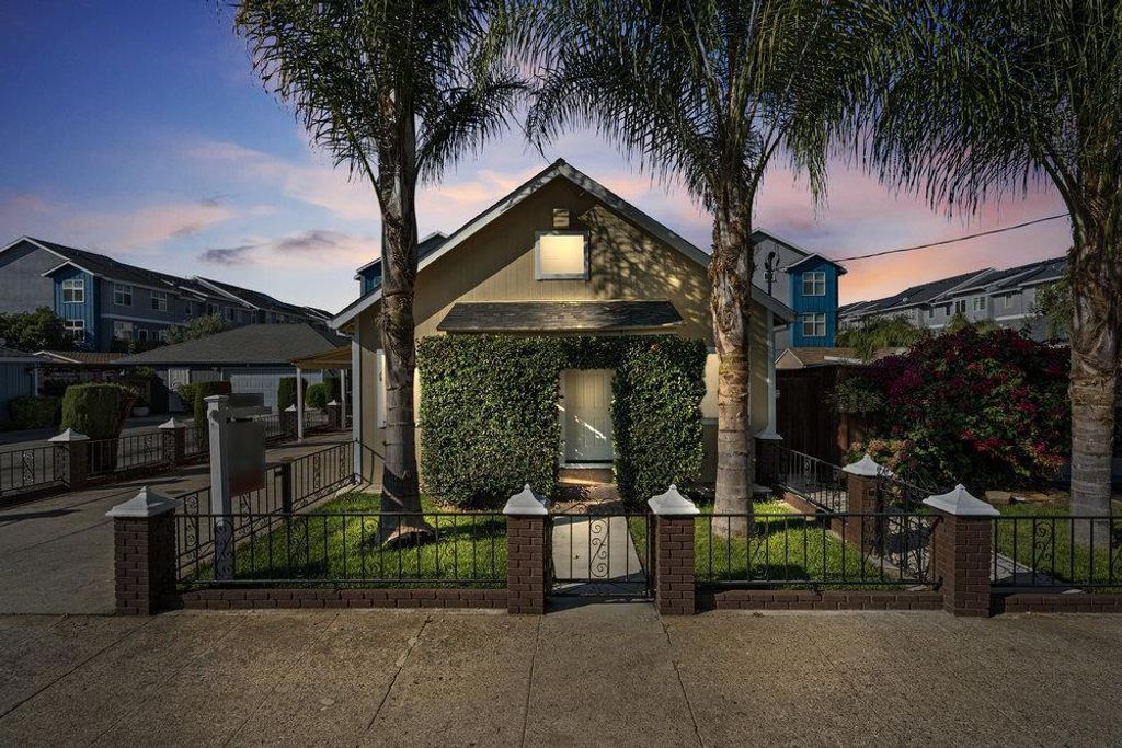 Photo of 7621 Forest Street, Gilroy, CA 95020 (MLS # ML82025440)
