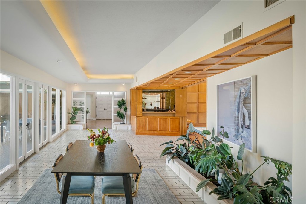 15 The Colonnade