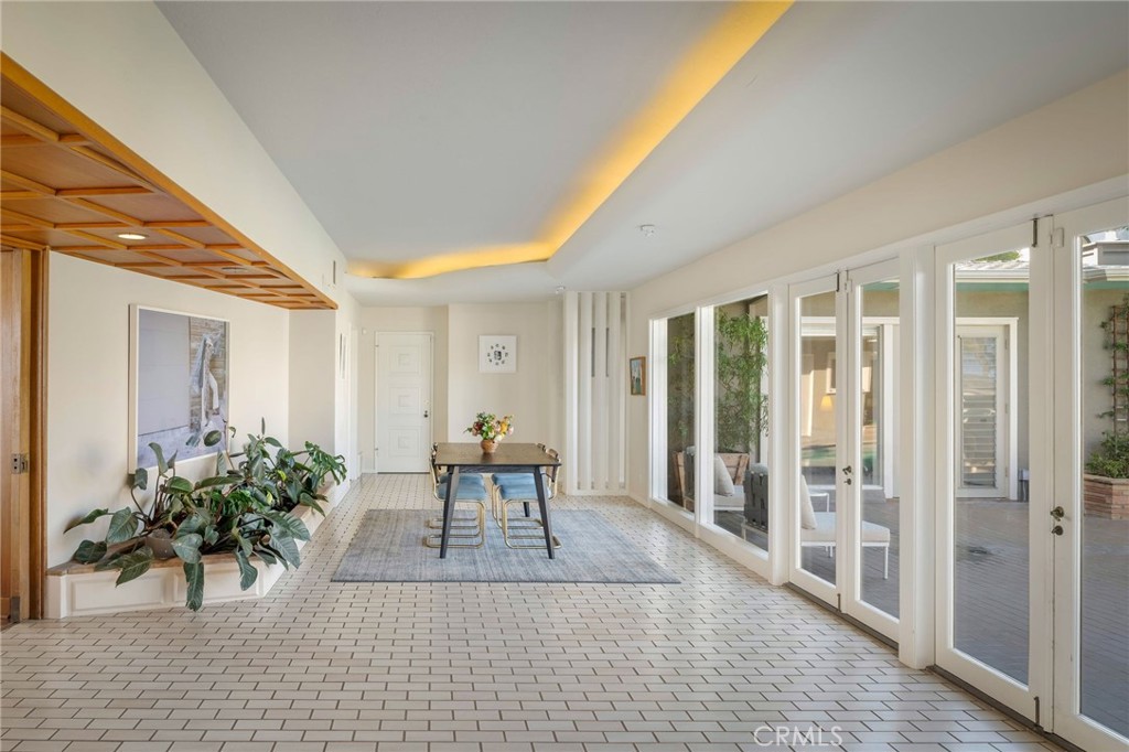 15 The Colonnade